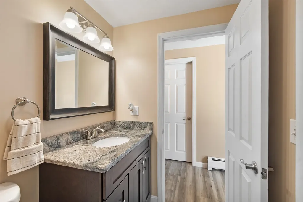 6 Mills Farm Circle Derry NH 03038