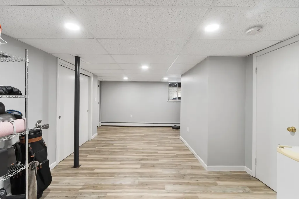 6 Mills Farm Circle Derry NH 03038