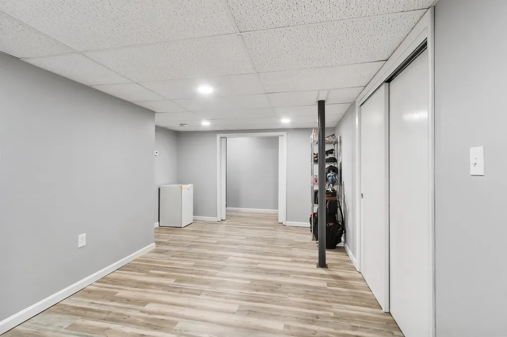 6 Mills Farm Circle Derry NH 03038