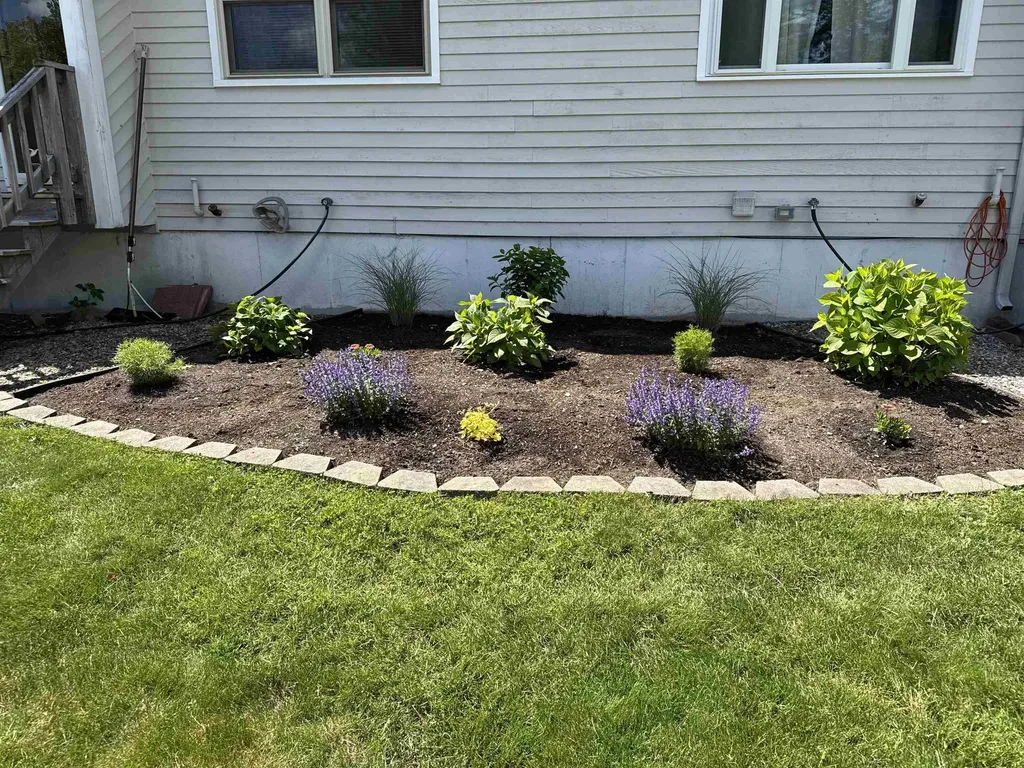 6 Mills Farm Circle Derry NH 03038