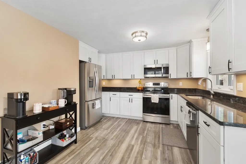 6 Mills Farm Circle Derry NH 03038