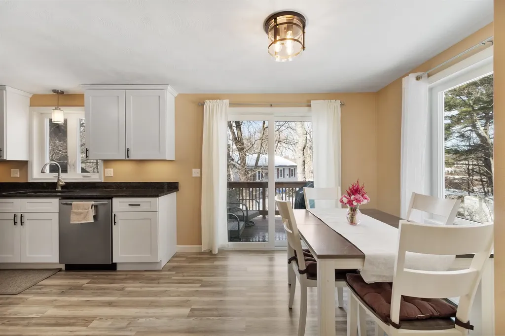 6 Mills Farm Circle Derry NH 03038