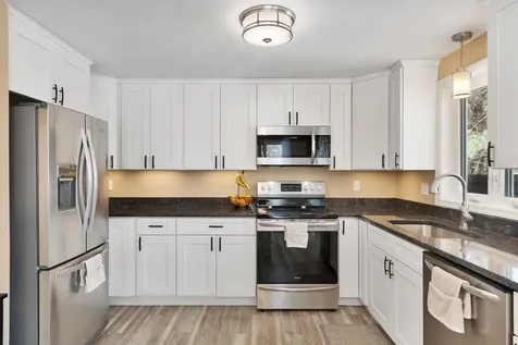 6 Mills Farm Circle Derry NH 03038