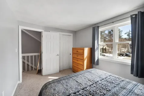 6 Mills Farm Circle Derry NH 03038