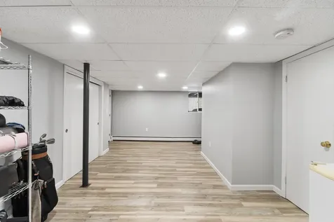 6 Mills Farm Circle Derry NH 03038