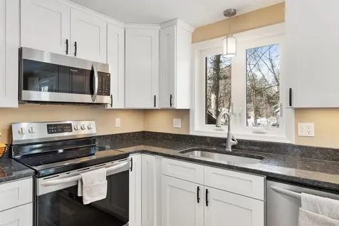 6 Mills Farm Circle Derry NH 03038