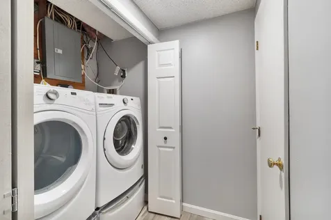 6 Mills Farm Circle Derry NH 03038