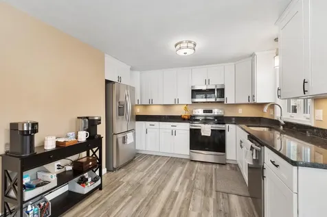 6 Mills Farm Circle Derry NH 03038