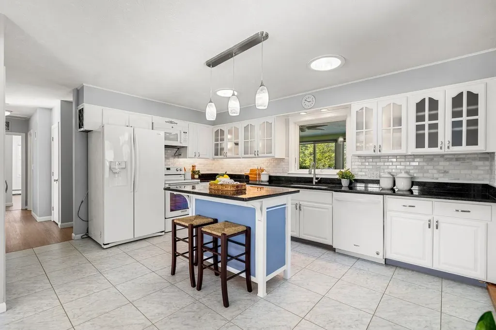 6 Golden Gate Drive Hooksett NH 03106