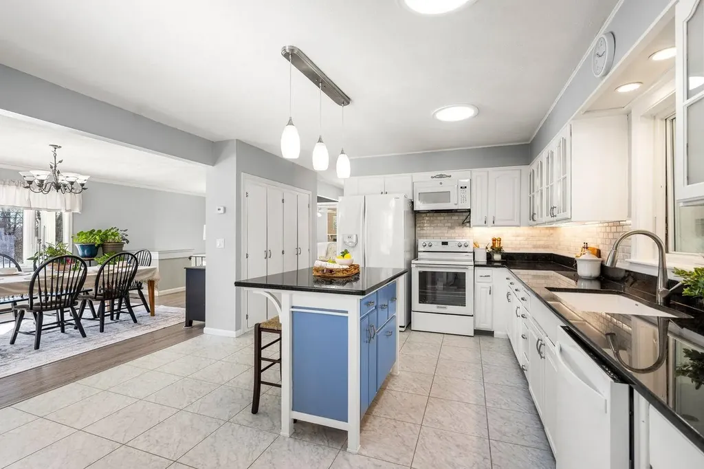 6 Golden Gate Drive Hooksett NH 03106