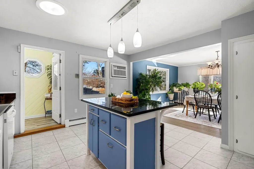 6 Golden Gate Drive Hooksett NH 03106