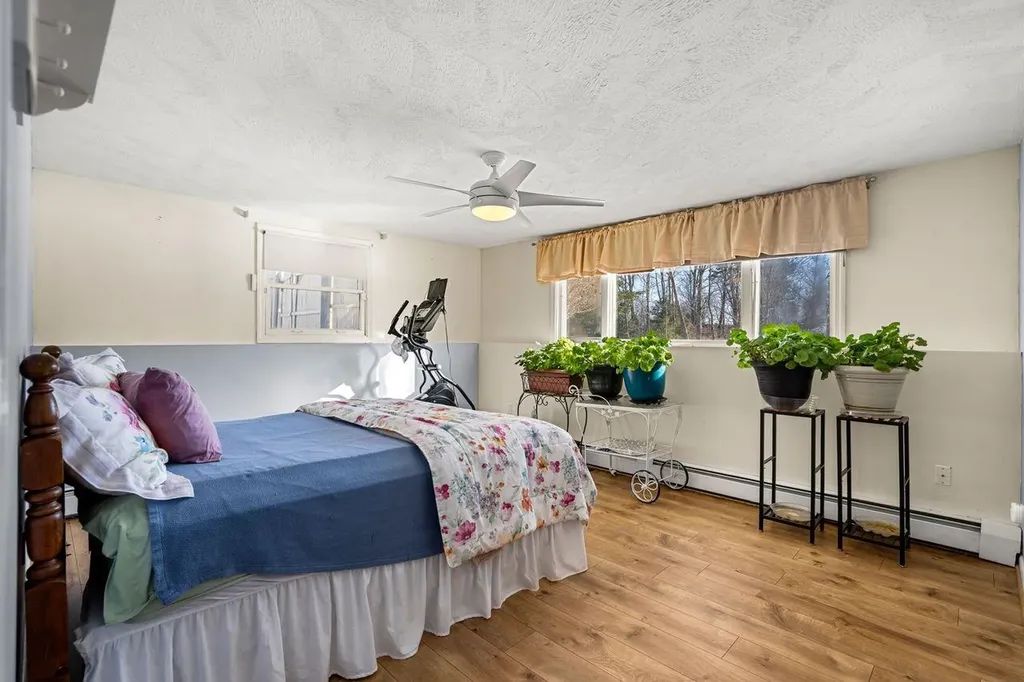 6 Golden Gate Drive Hooksett NH 03106