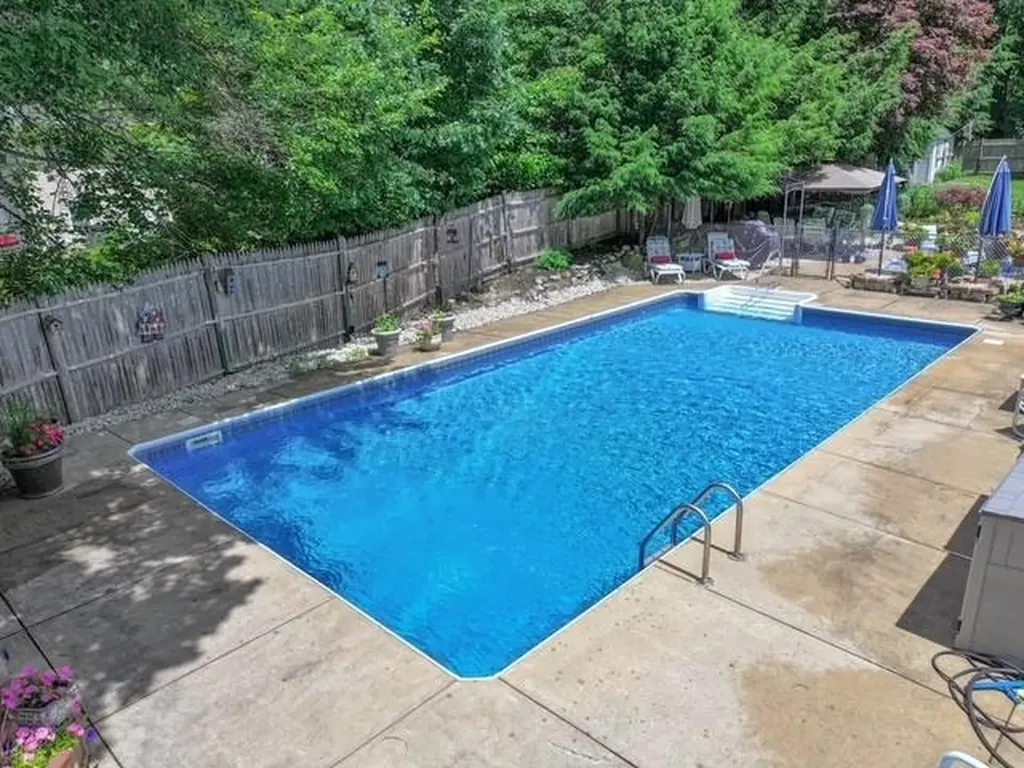 6 Golden Gate Drive Hooksett NH 03106