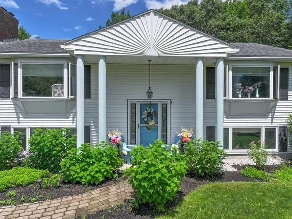 6 Golden Gate Drive Hooksett NH 03106