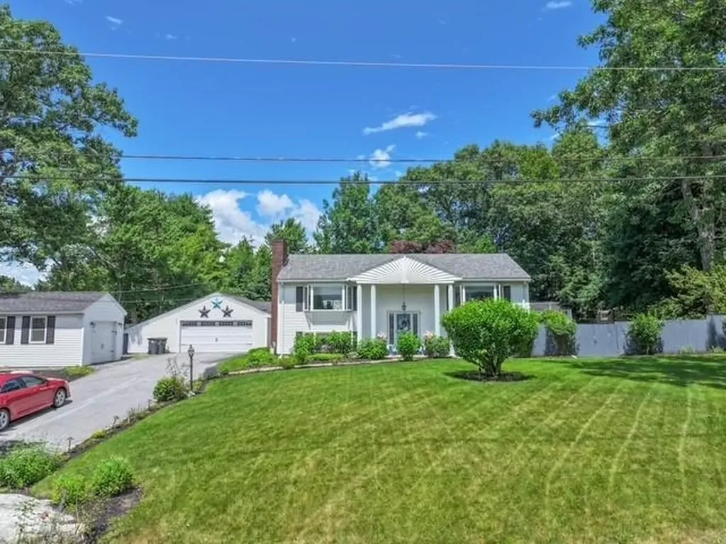 6 Golden Gate Drive Hooksett NH 03106