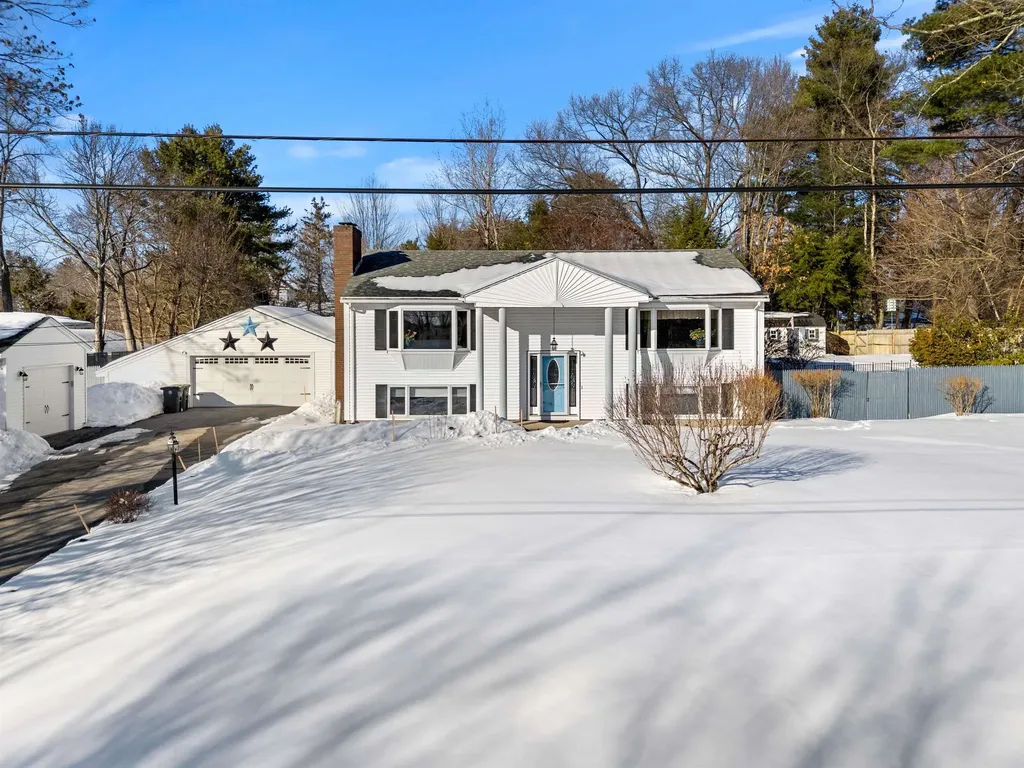 6 Golden Gate Drive Hooksett NH 03106