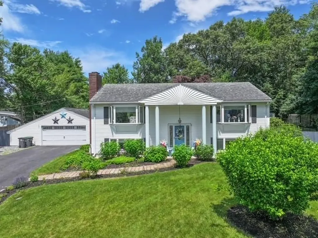 6 Golden Gate Drive Hooksett NH 03106