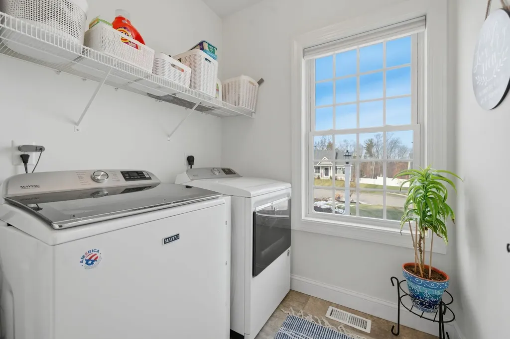 191 Brookview Drive Hooksett NH 03106