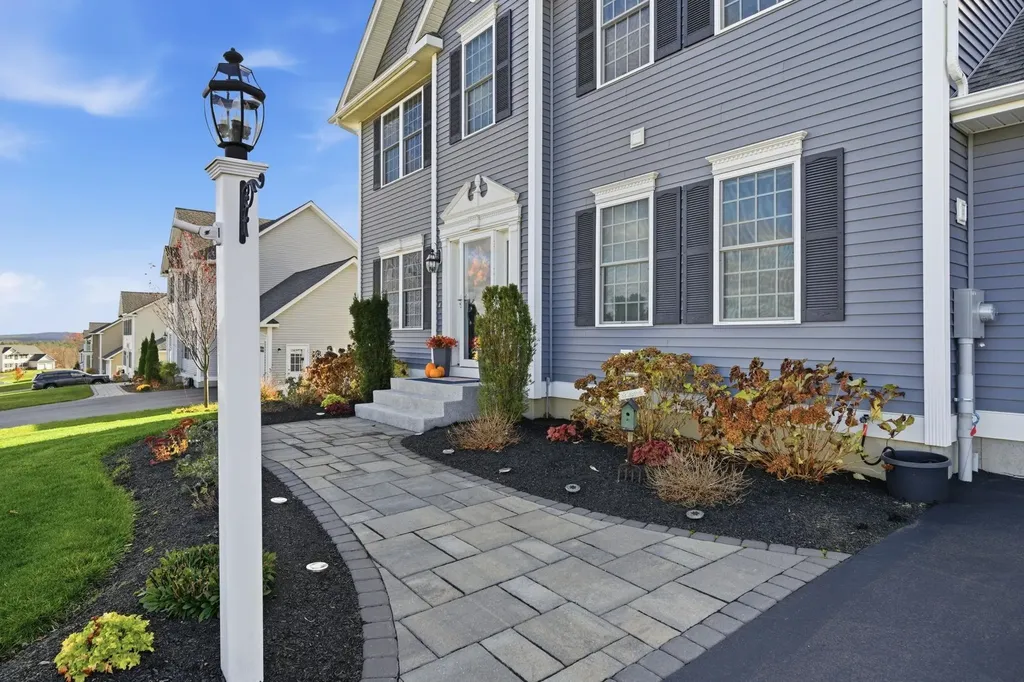 191 Brookview Drive Hooksett NH 03106