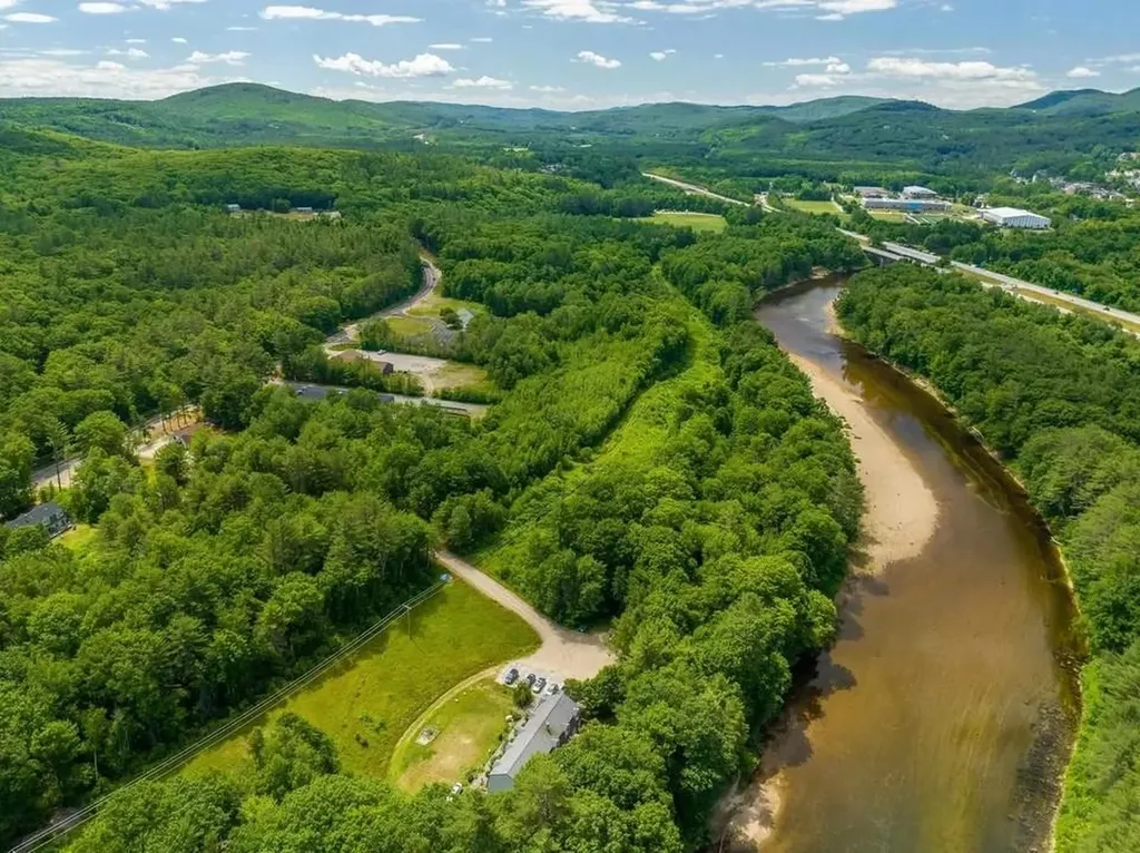 21 Pemi River Heights Holderness NH 03245