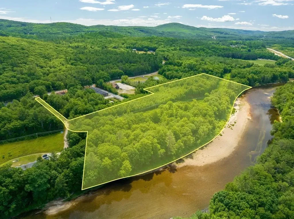 21 Pemi River Heights Holderness NH 03245