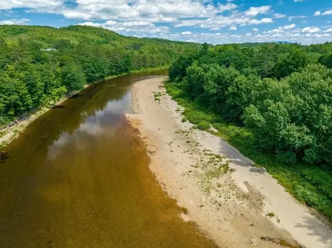 21 Pemi River Heights Holderness NH 03245