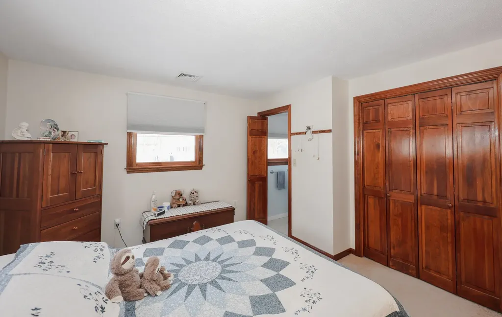 14 Loren Road Salem NH 03079