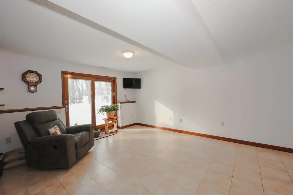 14 Loren Road Salem NH 03079