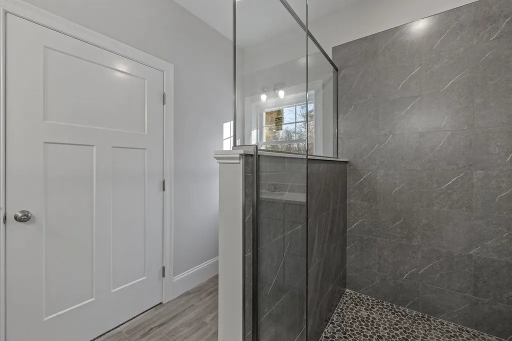 32 Gypsum Lane Chester NH 03036