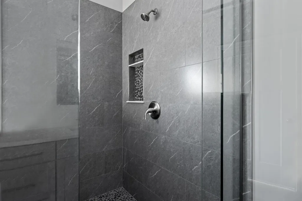 32 Gypsum Lane Chester NH 03036