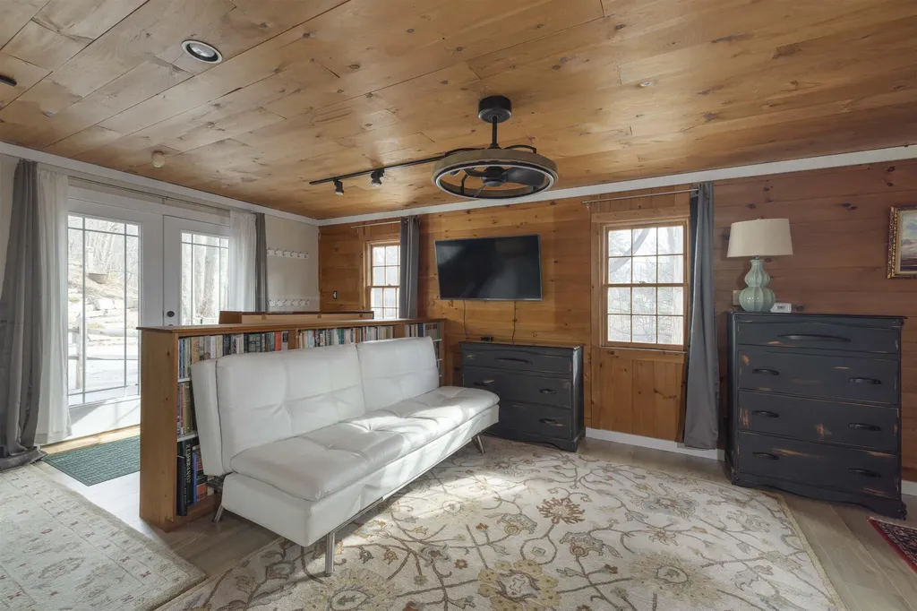 1042 Main Street Sunapee NH 03751