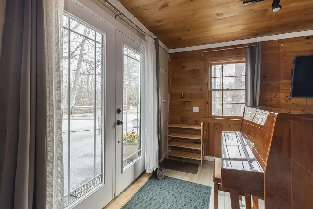 1042 Main Street Sunapee NH 03751