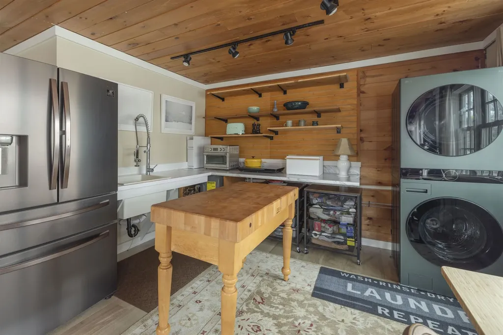 1042 Main Street Sunapee NH 03751