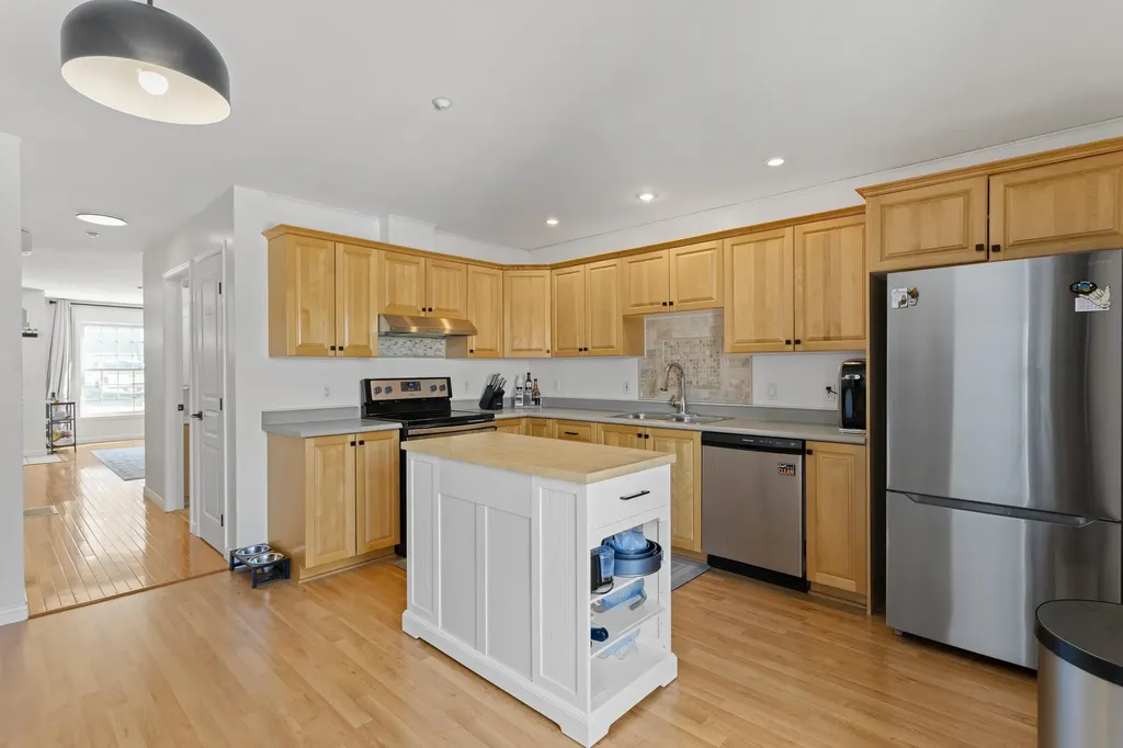 6 Tammy Court Hudson NH 03051