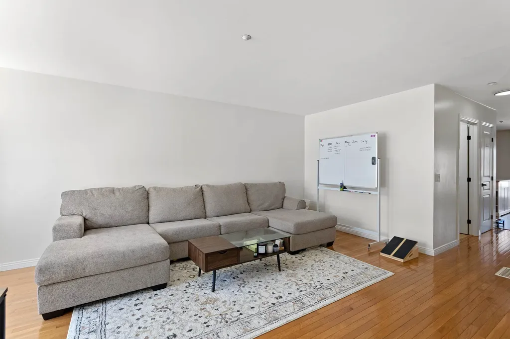 6 Tammy Court Hudson NH 03051