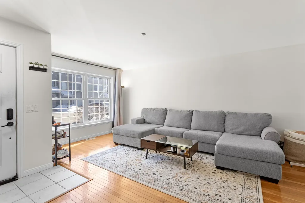 6 Tammy Court Hudson NH 03051