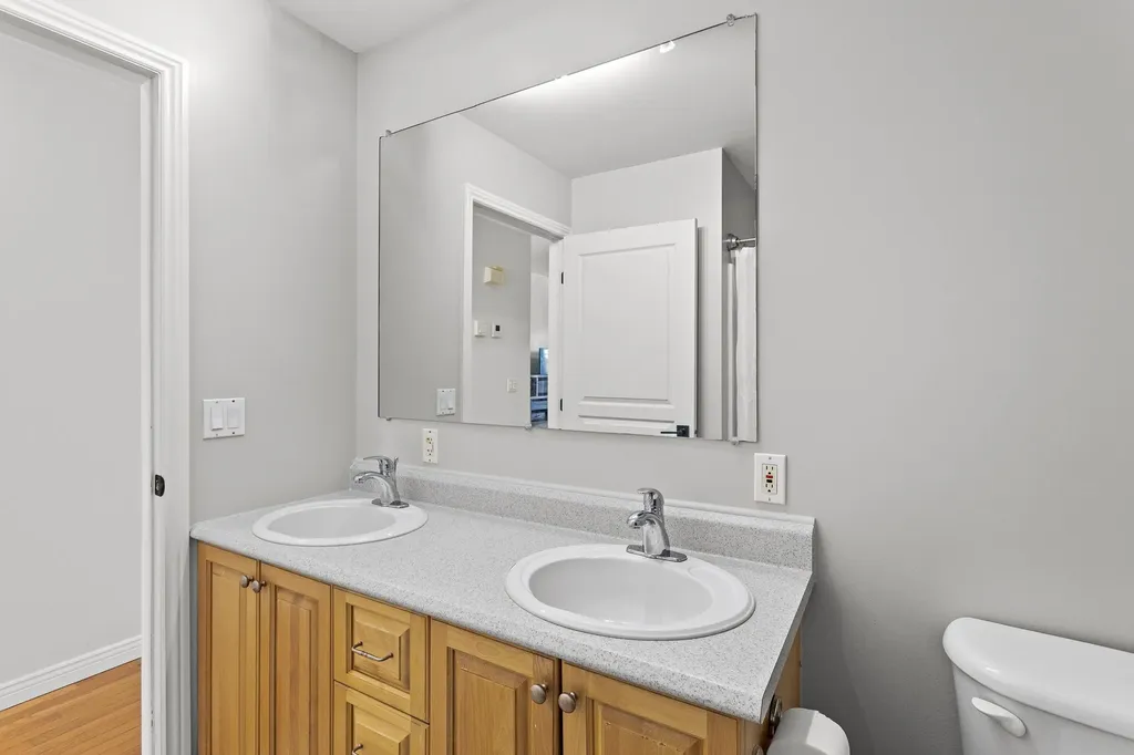 6 Tammy Court Hudson NH 03051