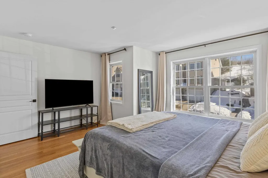 6 Tammy Court Hudson NH 03051