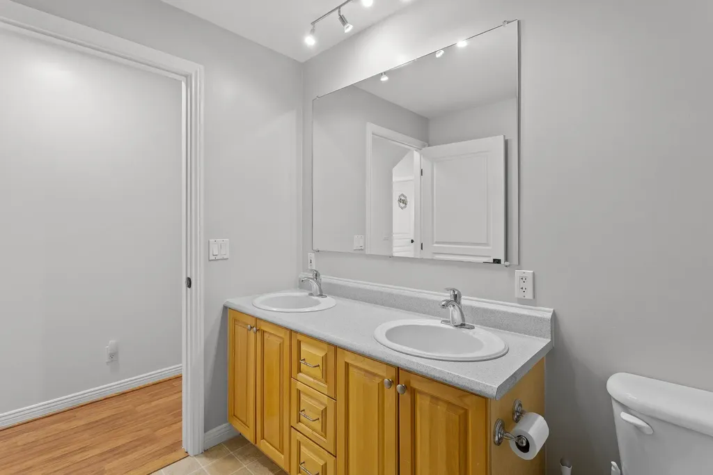 6 Tammy Court Hudson NH 03051