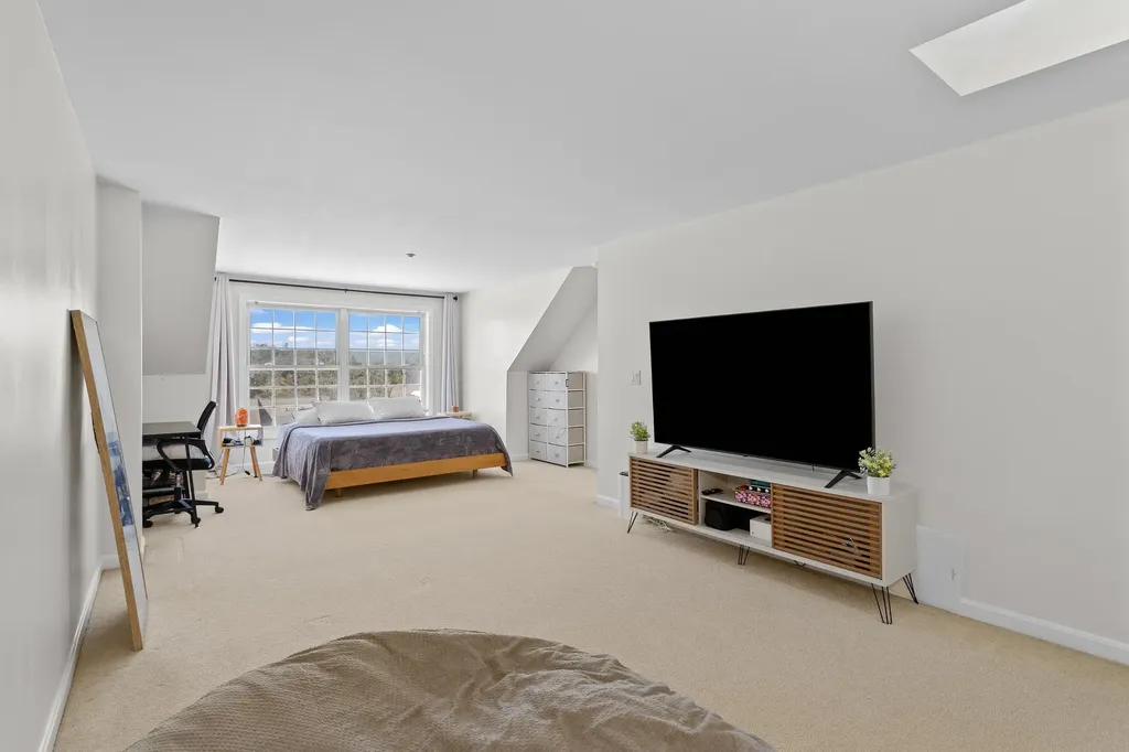 6 Tammy Court Hudson NH 03051