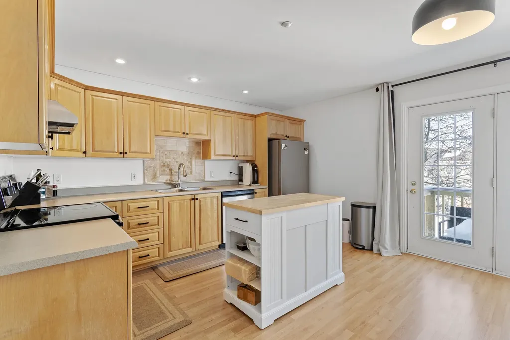 6 Tammy Court Hudson NH 03051