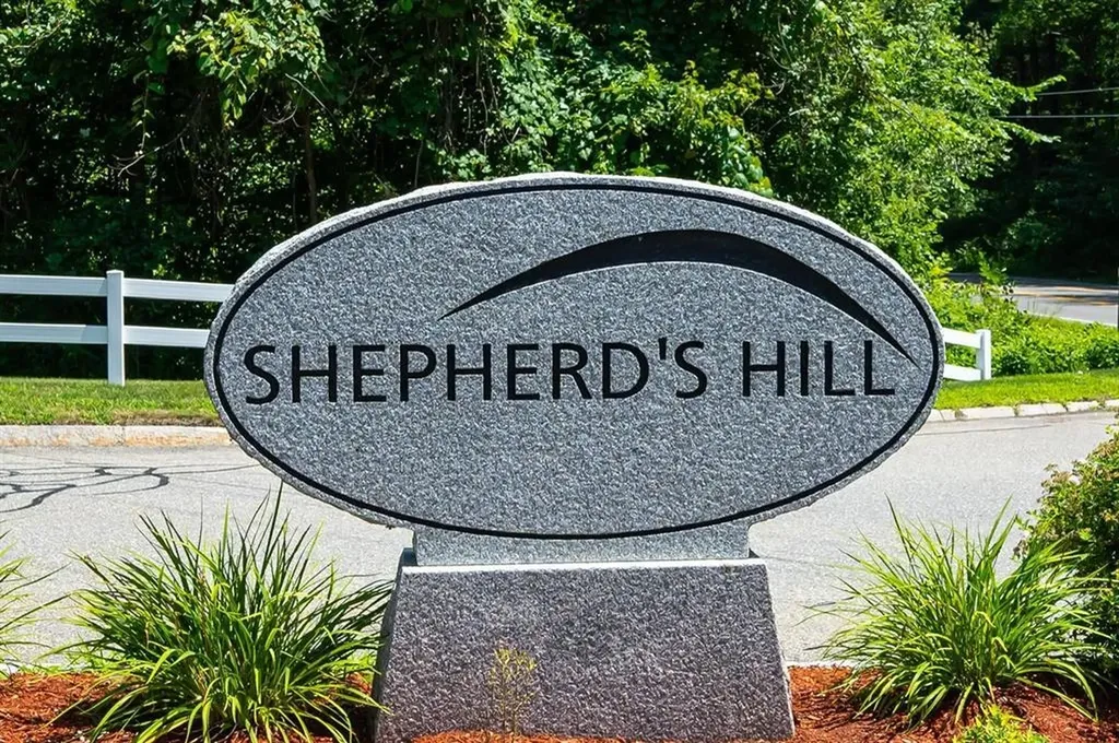 6 Tammy Court Hudson NH 03051