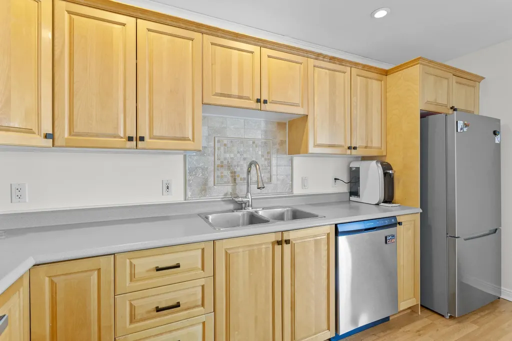 6 Tammy Court Hudson NH 03051