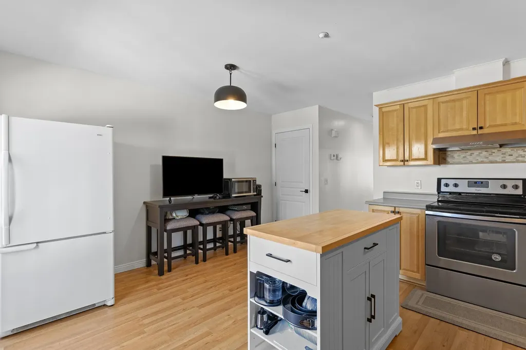 6 Tammy Court Hudson NH 03051