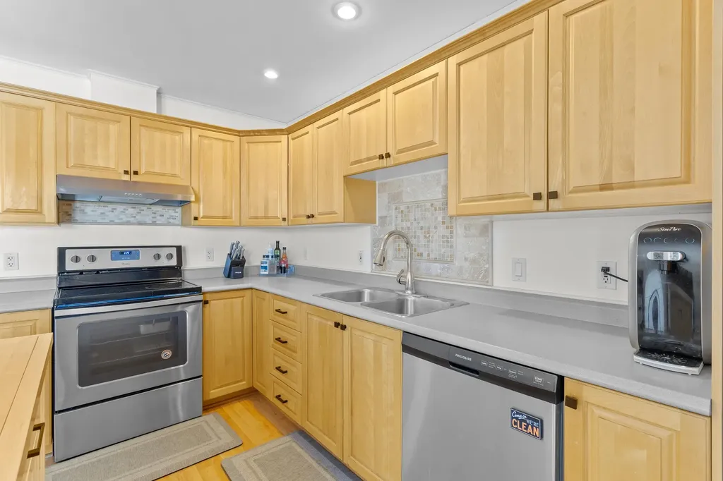 6 Tammy Court Hudson NH 03051