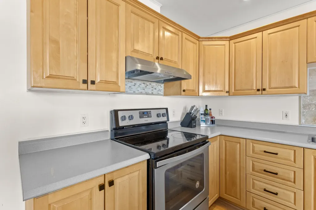 6 Tammy Court Hudson NH 03051