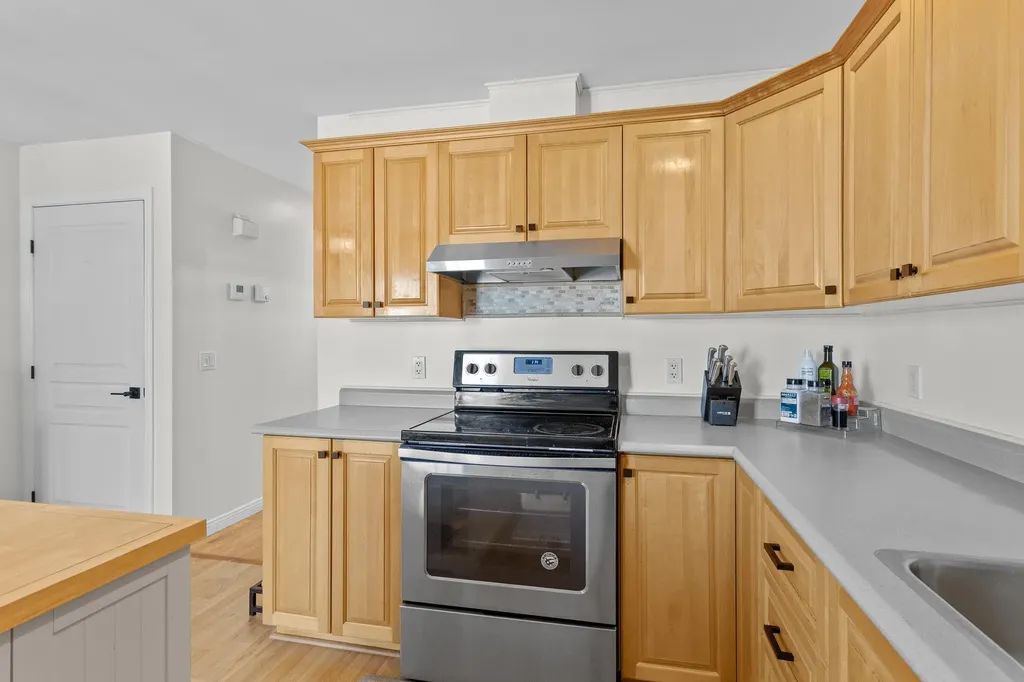 6 Tammy Court Hudson NH 03051