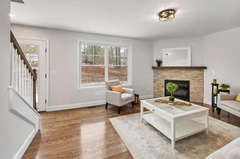 11-C Mustang Drive Litchfield NH 03052