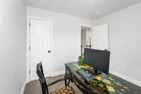 11-C Mustang Drive Litchfield NH 03052