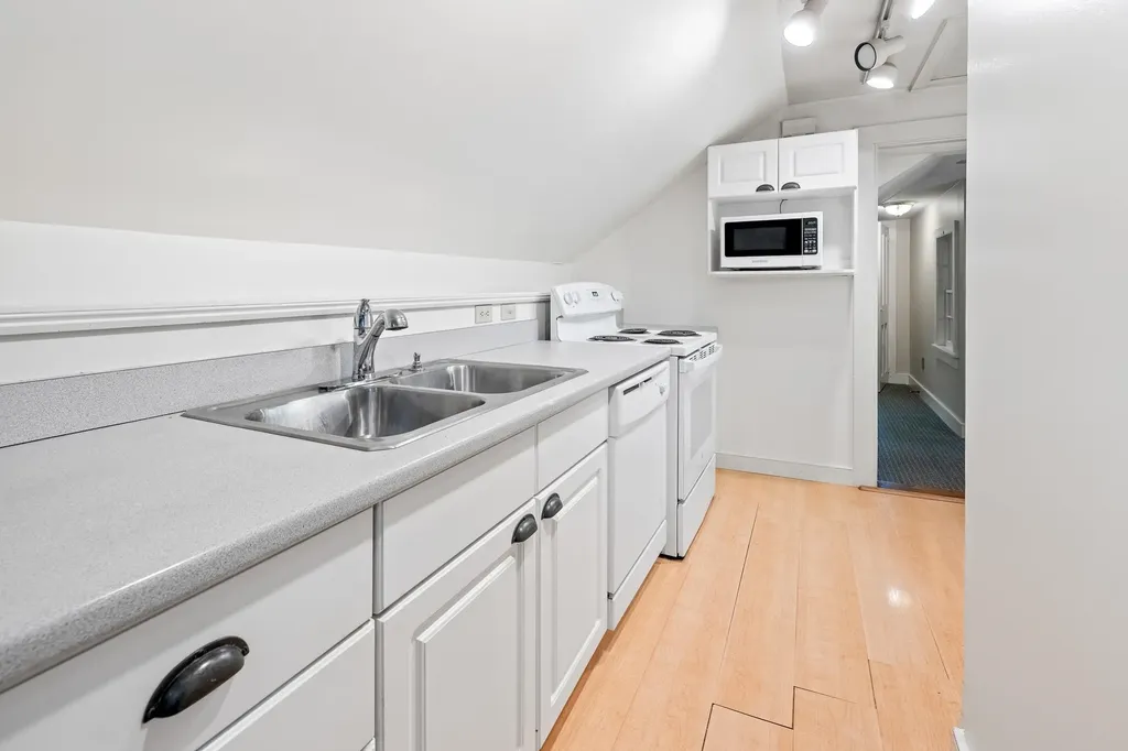 85 Dartmouth College Highway Lyme NH 03768